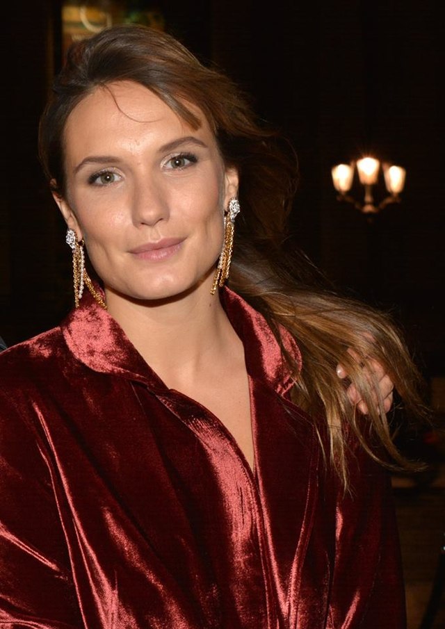 Ana Girardot Relation, femme, petite amie et aventures - gmedia