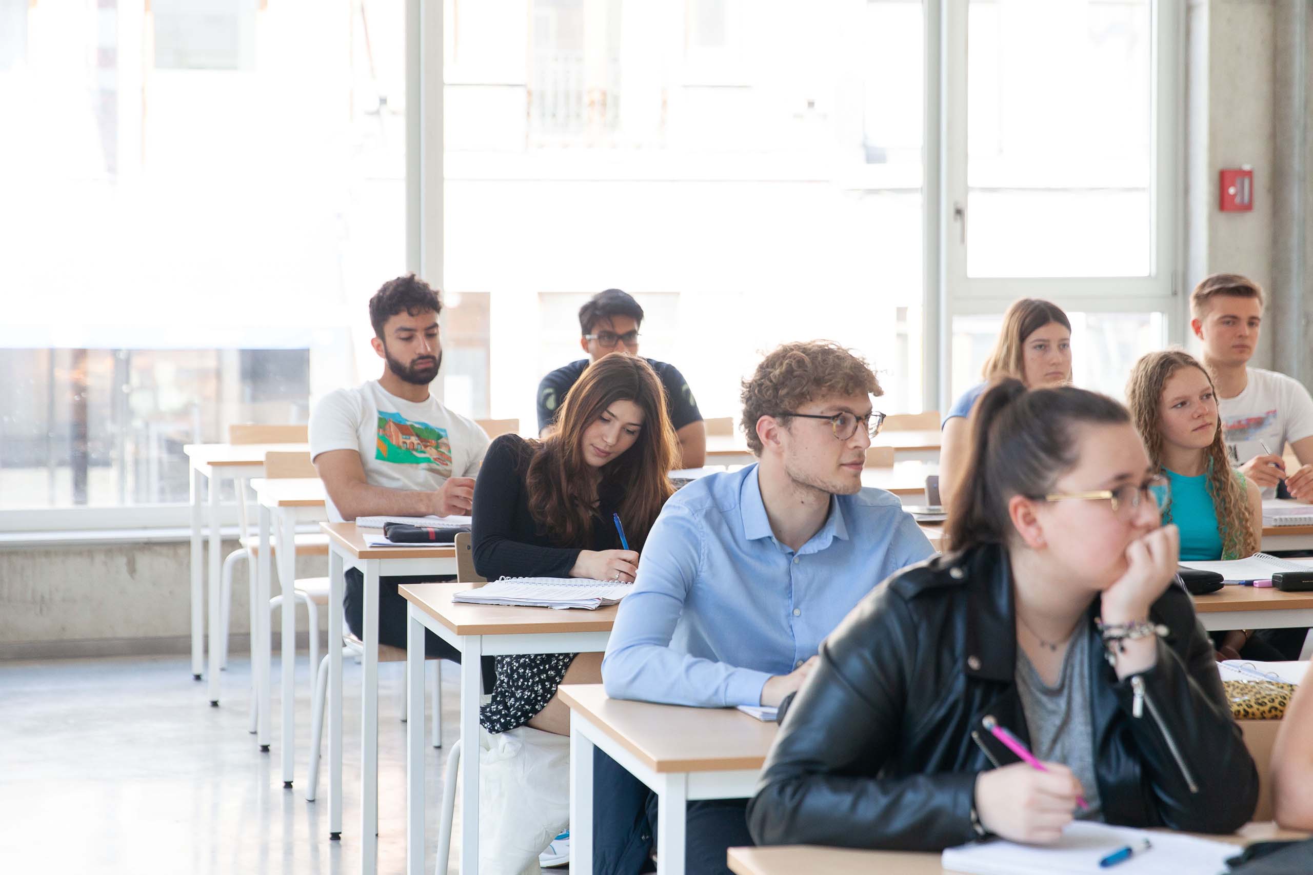 Jean Dujardin Éducation, enseignants, étudiants et apprentissage - gmedia